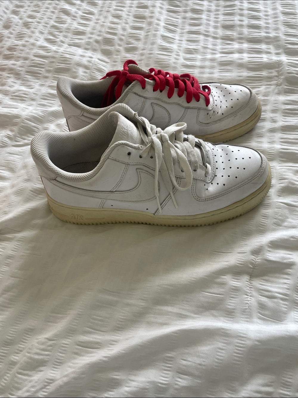 Nike Men’s White Sneakers with Red Laces